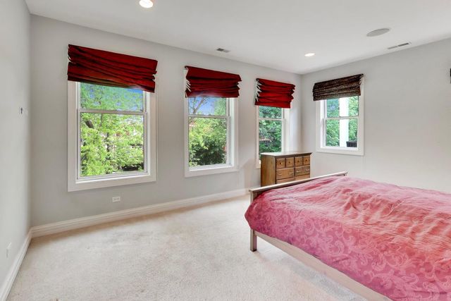 5404 W Leland Avenue, Chicago, IL 60630