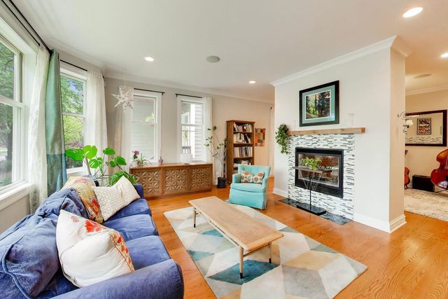 5404 W Leland Avenue, Chicago, IL 60630