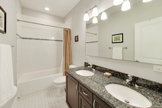 5404 W Leland Avenue, Chicago, IL 60630
