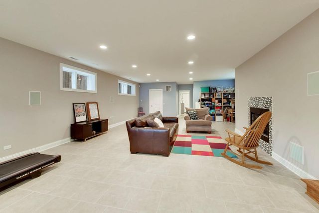5404 W Leland Avenue, Chicago, IL 60630