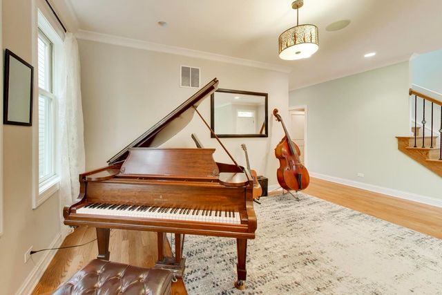 5404 W Leland Avenue, Chicago, IL 60630