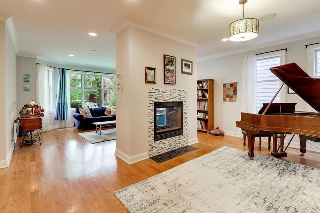 5404 W Leland Avenue, Chicago, IL 60630