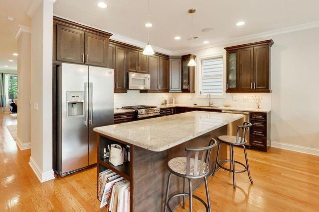 5404 W Leland Avenue, Chicago, IL 60630