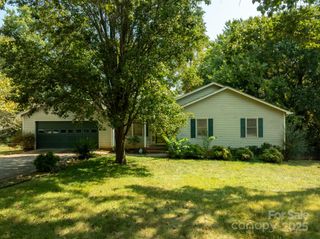 1713 Poe Circle, Hickory, NC 28601