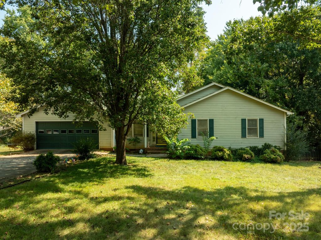 1713 Poe Circle, Hickory, NC 28601