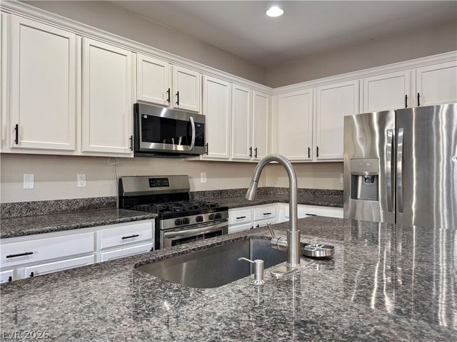 594 Crying Bird Avenue, Las Vegas, NV 89178