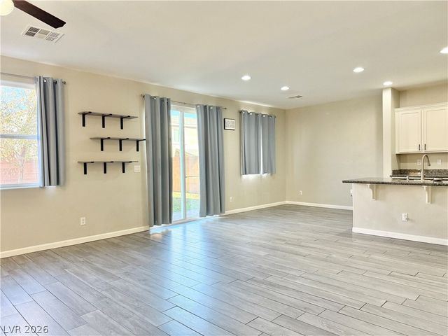 594 Crying Bird Avenue, Las Vegas, NV 89178