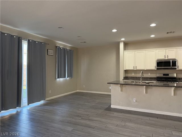 594 Crying Bird Avenue, Las Vegas, NV 89178