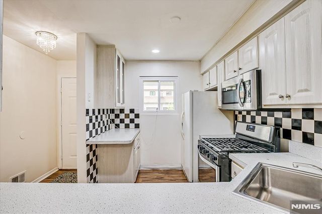 12 Tulip Court, Edison, NJ 08820