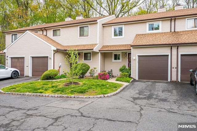 12 Tulip Court, Edison, NJ 08820