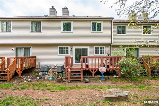 12 Tulip Court, Edison, NJ 08820