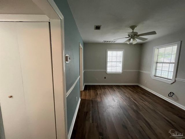 45 W Carver Dr, Pensacola, FL 32507