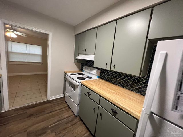 45 W Carver Dr, Pensacola, FL 32507