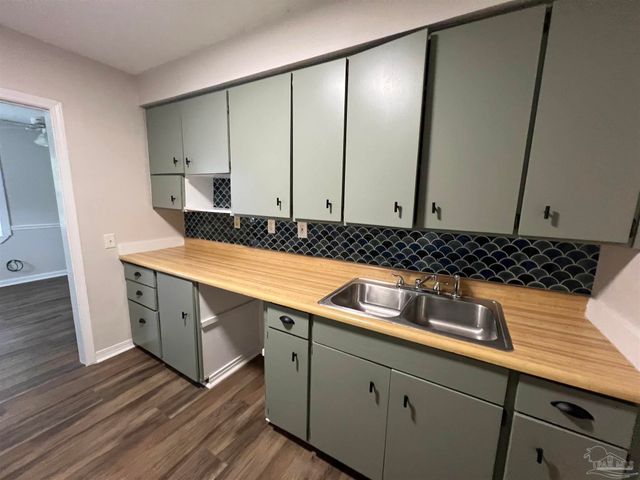 45 W Carver Dr, Pensacola, FL 32507