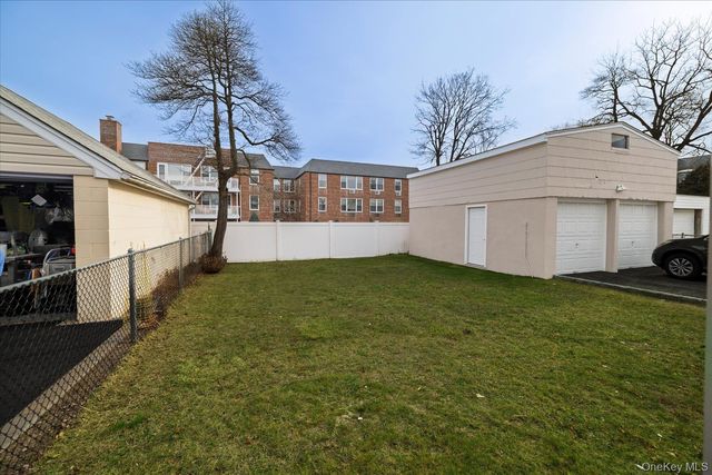 9 Hanover Place 2nd floor unit, Rockville Centre, NY 11570