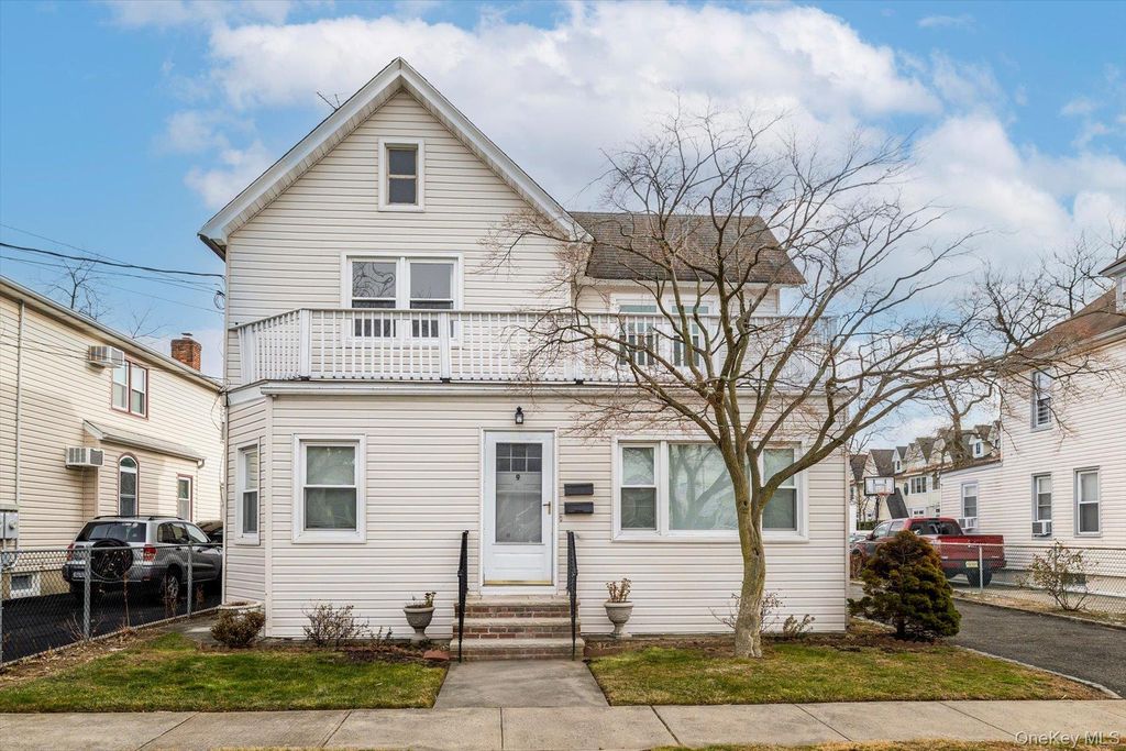 9 Hanover Place 2nd floor unit, Rockville Centre, NY 11570