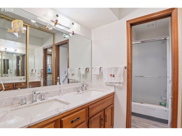 15606 Se CLINTON Ct, Portland, OR 97236