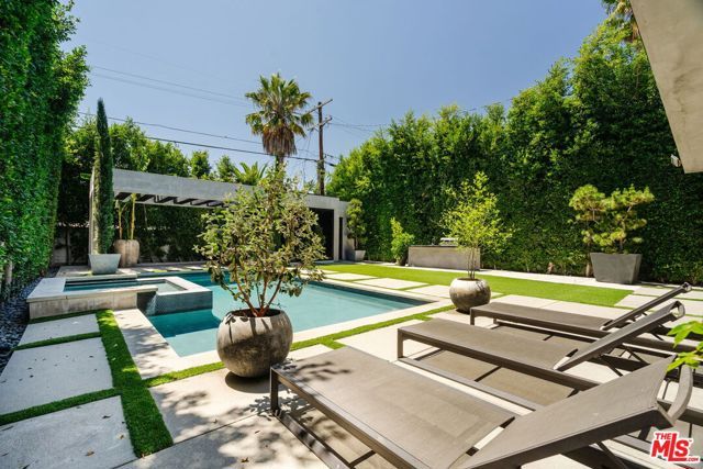 537 N Alta Vista Boulevard, Los Angeles, CA 90036