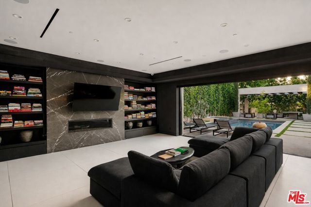 537 N Alta Vista Boulevard, Los Angeles, CA 90036