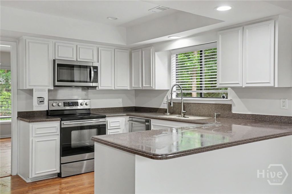 Image 14 of property listing at 14 Hemingway Drive, Savannah, GA 31411