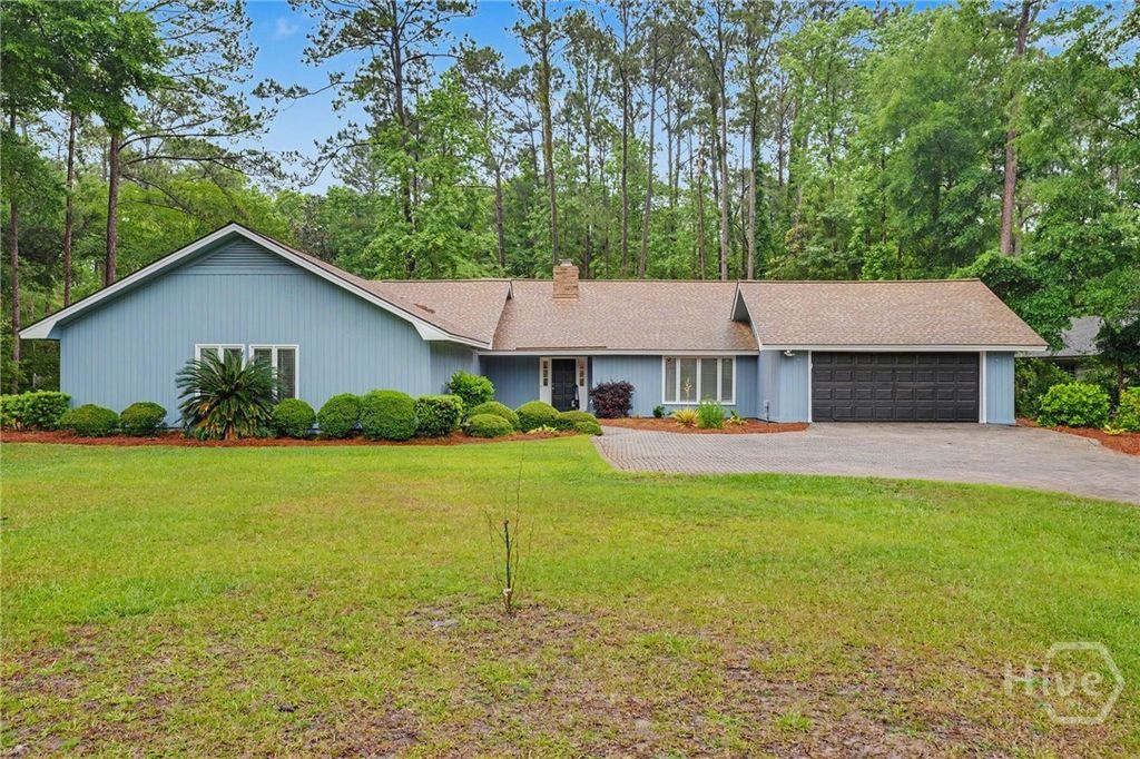 Image 2 of property listing at 14 Hemingway Drive, Savannah, GA 31411