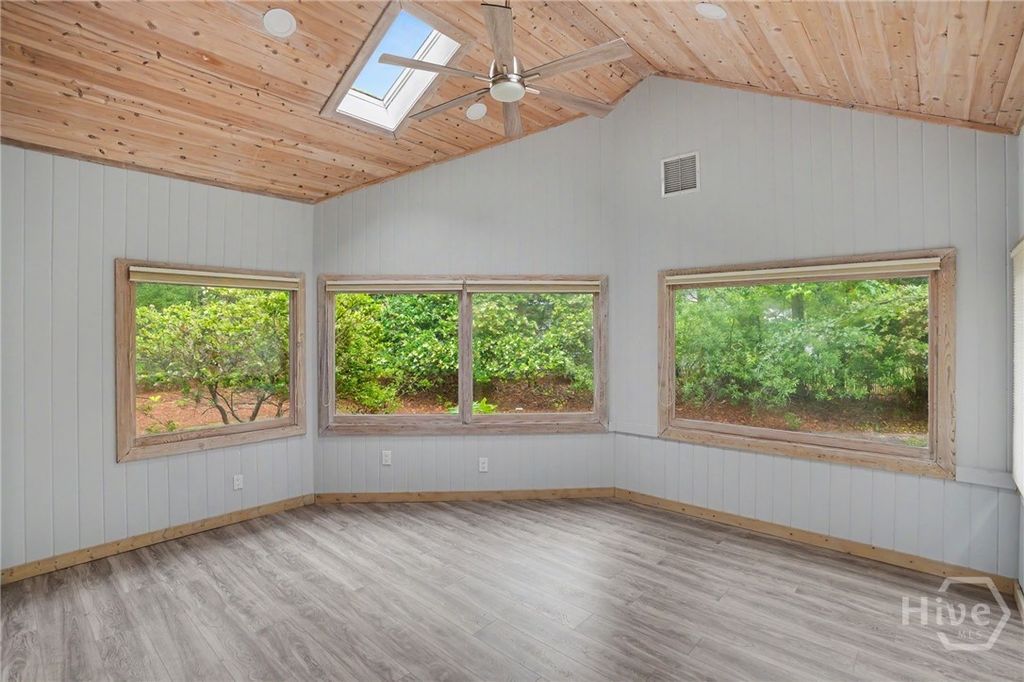 Image 8 of property listing at 14 Hemingway Drive, Savannah, GA 31411