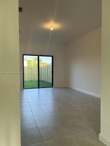 28481 SW 132nd Ct, Homestead, FL 33033