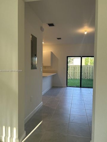 28481 SW 132nd Ct, Homestead, FL 33033