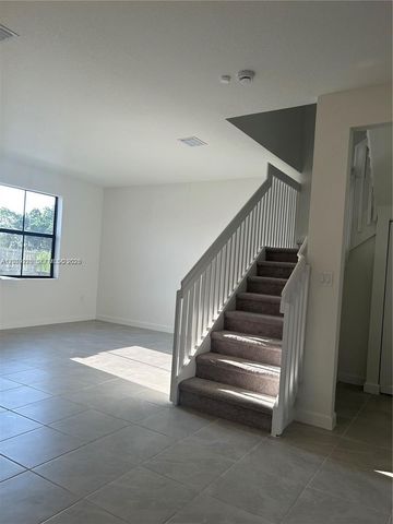28481 SW 132nd Ct, Homestead, FL 33033
