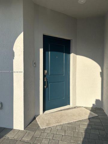 28481 SW 132nd Ct, Homestead, FL 33033