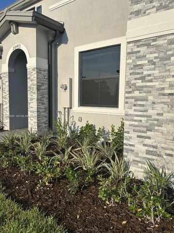 28481 SW 132nd Ct, Homestead, FL 33033