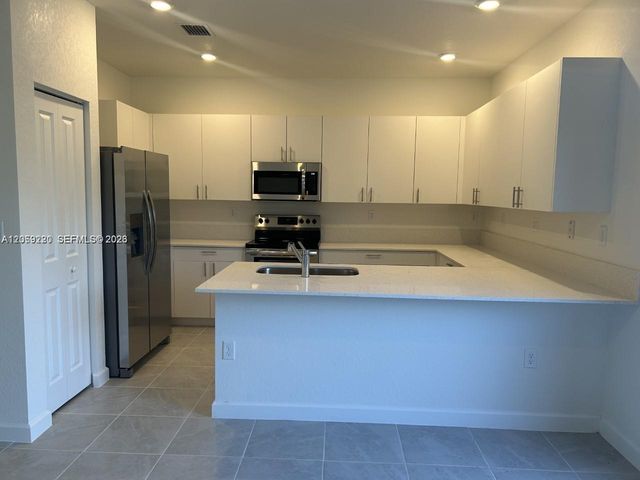 28481 SW 132nd Ct, Homestead, FL 33033