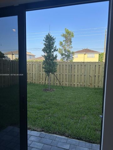 28481 SW 132nd Ct, Homestead, FL 33033