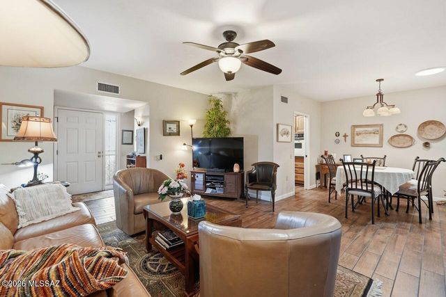 1331 W Calle Serrano, Green Valley, AZ 85622