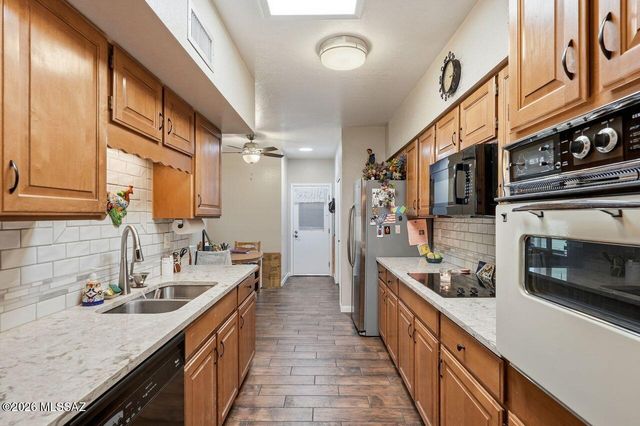 1331 W Calle Serrano, Green Valley, AZ 85622