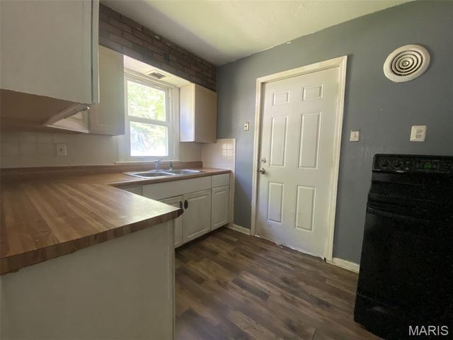 10184 Winkler Drive, St Louis, MO 63136