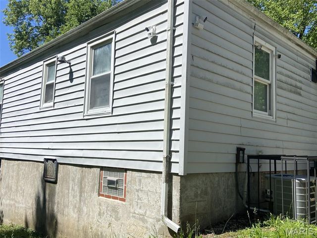 10184 Winkler Drive, St Louis, MO 63136
