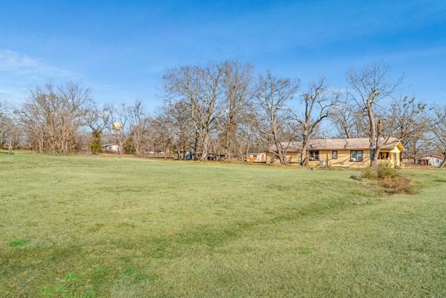 5366 Farm Road 2573, Clarksville, TX 75426