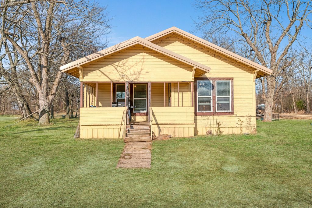 5366 Farm Road 2573, Clarksville, TX 75426