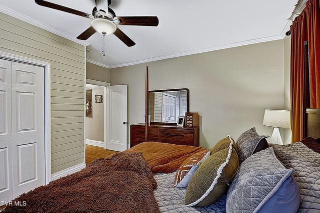 210 South Watauga Avenue, Elizabethton, TN 37643
