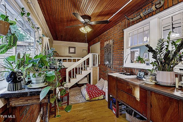 210 South Watauga Avenue, Elizabethton, TN 37643