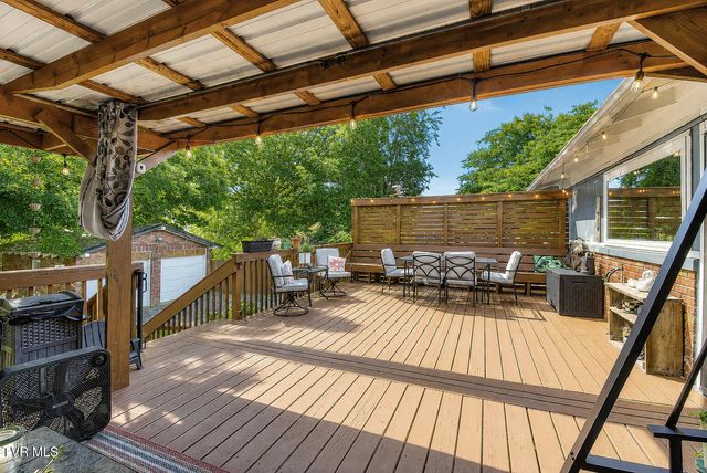 210 South Watauga Avenue, Elizabethton, TN 37643