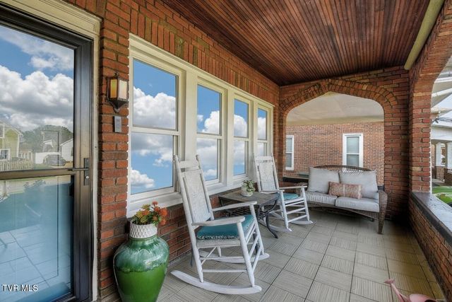 210 South Watauga Avenue, Elizabethton, TN 37643