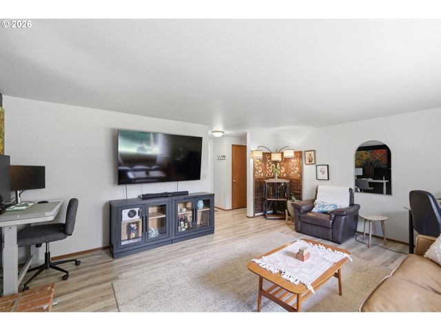 320 KINGSBURY Ave, Eugene, OR 97404