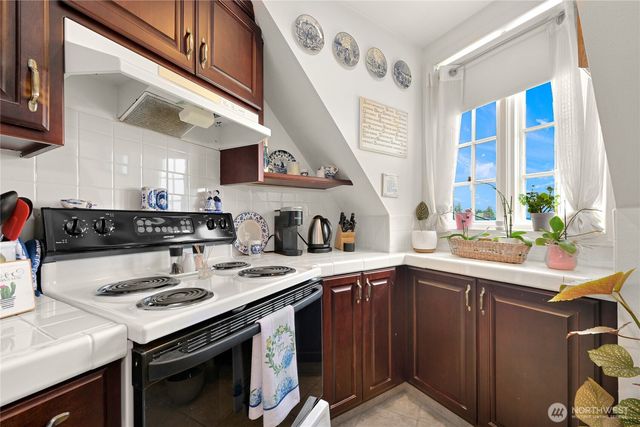 7245 Barbers Grove Lane, Lynden, WA 98264