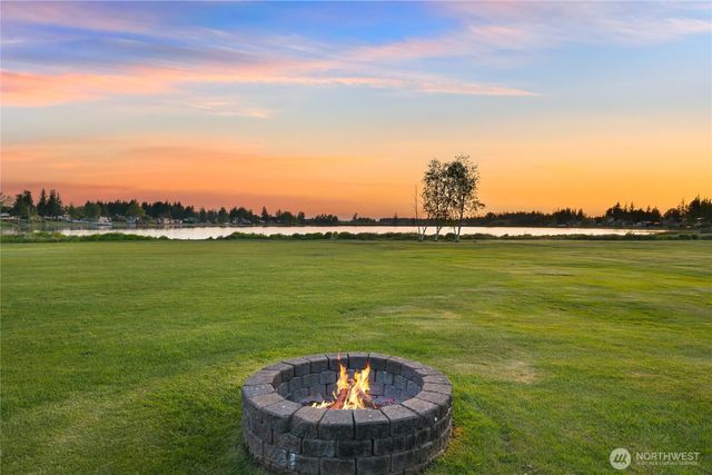 7245 Barbers Grove Lane, Lynden, WA 98264