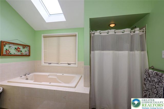 410 East Mayfield Circle, Bethlehem City, PA 18020