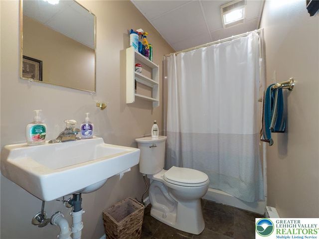 410 East Mayfield Circle, Bethlehem City, PA 18020