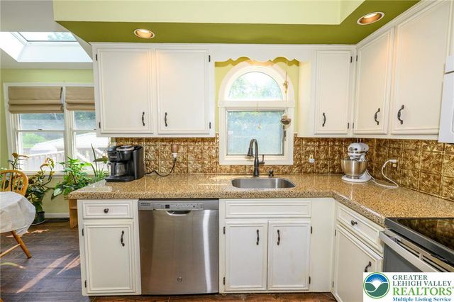 410 East Mayfield Circle, Bethlehem City, PA 18020