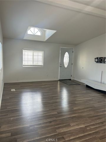 327 W Wilson 82, Costa Mesa, CA 92627